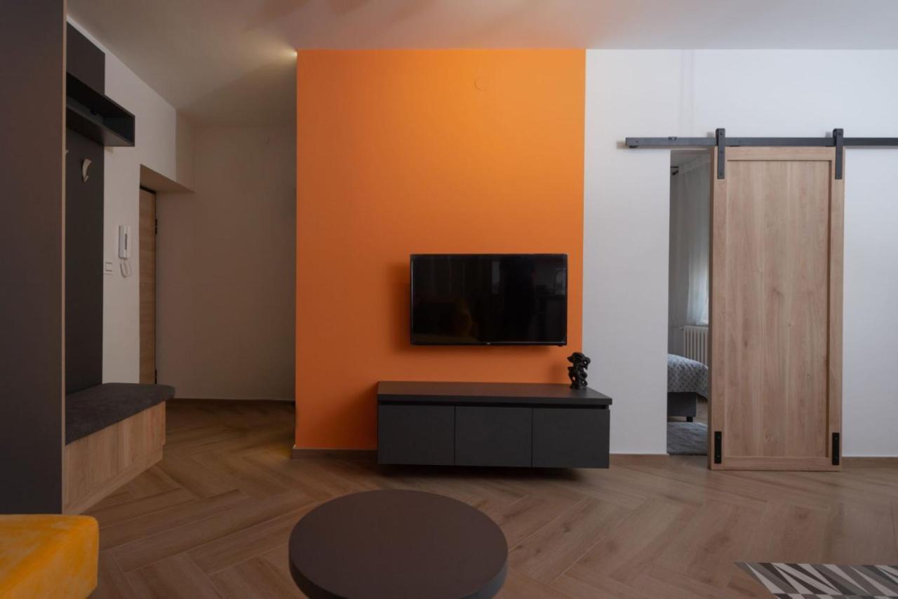 Republic Square Apartment - With Garage Novi Sad Buitenkant foto