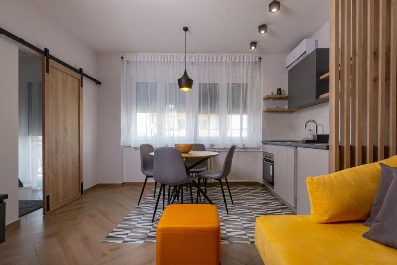 Republic Square Apartment - With Garage Novi Sad Buitenkant foto