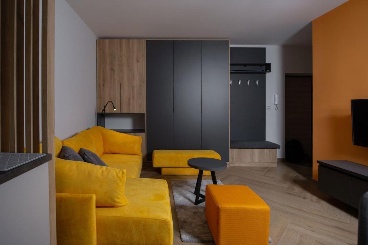 Republic Square Apartment - With Garage Novi Sad Buitenkant foto